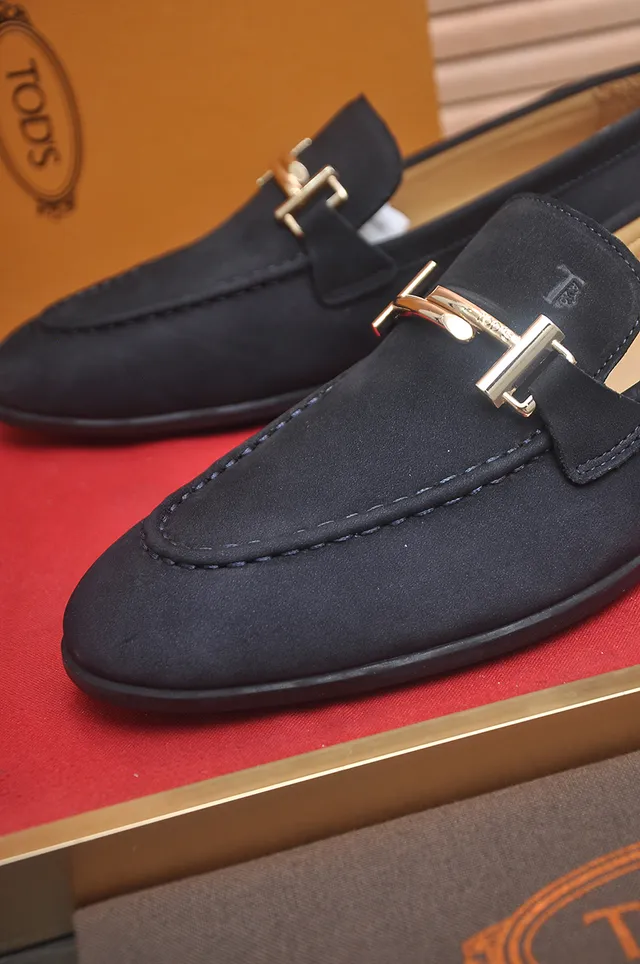 Tod's Double T mocassins en daim noir à boucle dorée 2