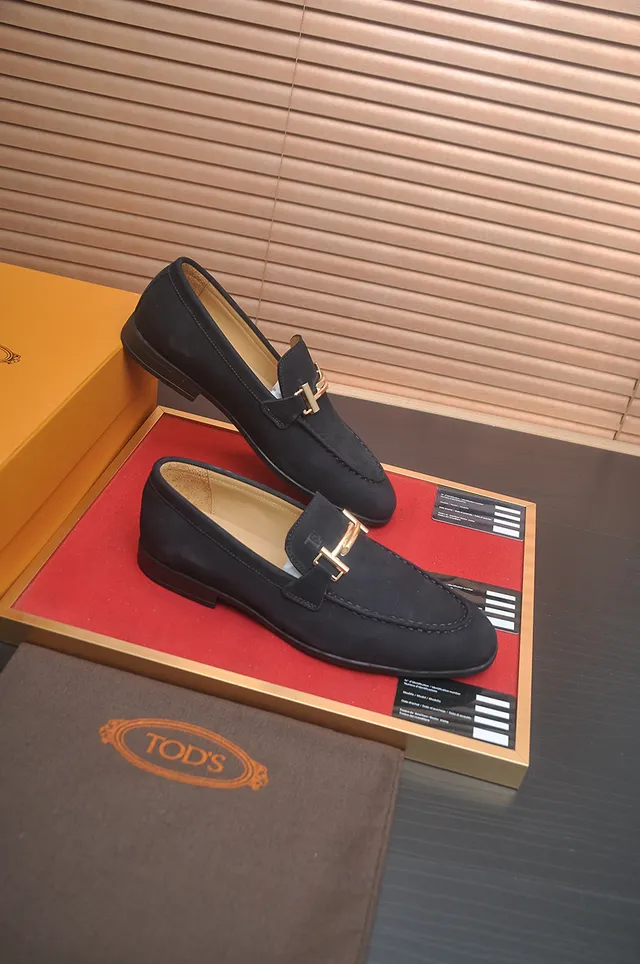 Tod's Double T mocassins en daim noir à boucle dorée 4