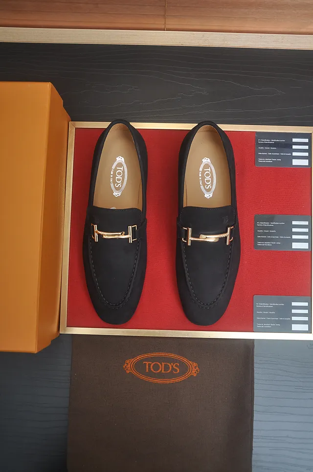 Tod's Double T mocassins en daim noir à boucle dorée 5