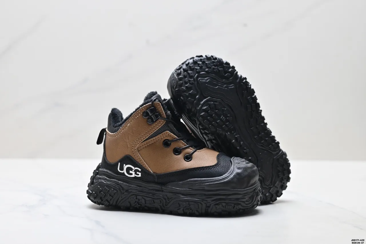 UGG Beige Noir Semelle Chunky Fermeture Toggle et Lacets Bottes de Neige 9