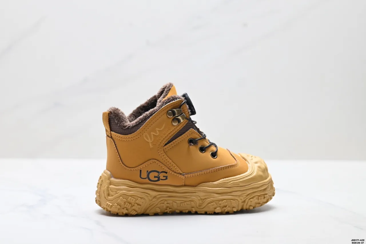 UGG Beige Noir Semelle Chunky Fermeture Toggle et Lacets Bottes de Neige 16
