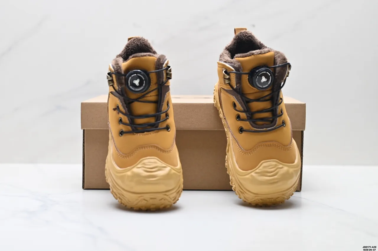 UGG Beige Noir Semelle Chunky Fermeture Toggle et Lacets Bottes de Neige 20