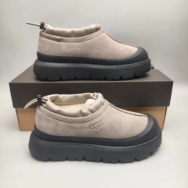 UGG Beige Black Slip-On Platform Sole Snow Boots 5