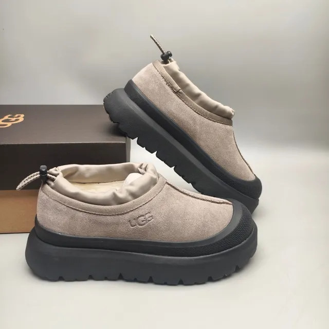 UGG Beige Black Slip-On Platform Sole Snow Boots 6