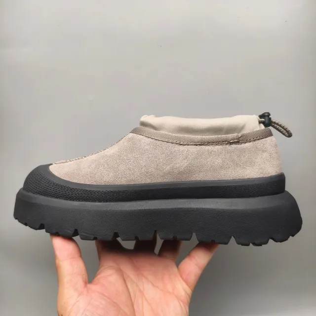 UGG Beige Black Slip-On Platform Sole Snow Boots 7
