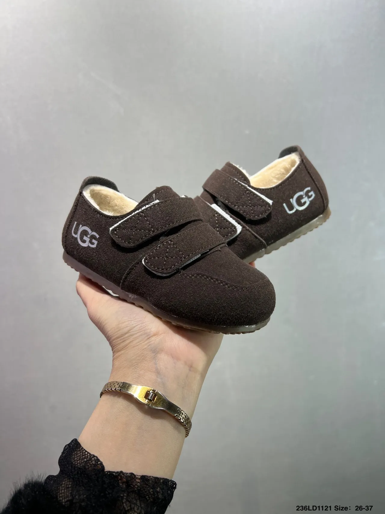 UGG Sapatos casuais bege marrom suede superior com alças velcro duplas 7