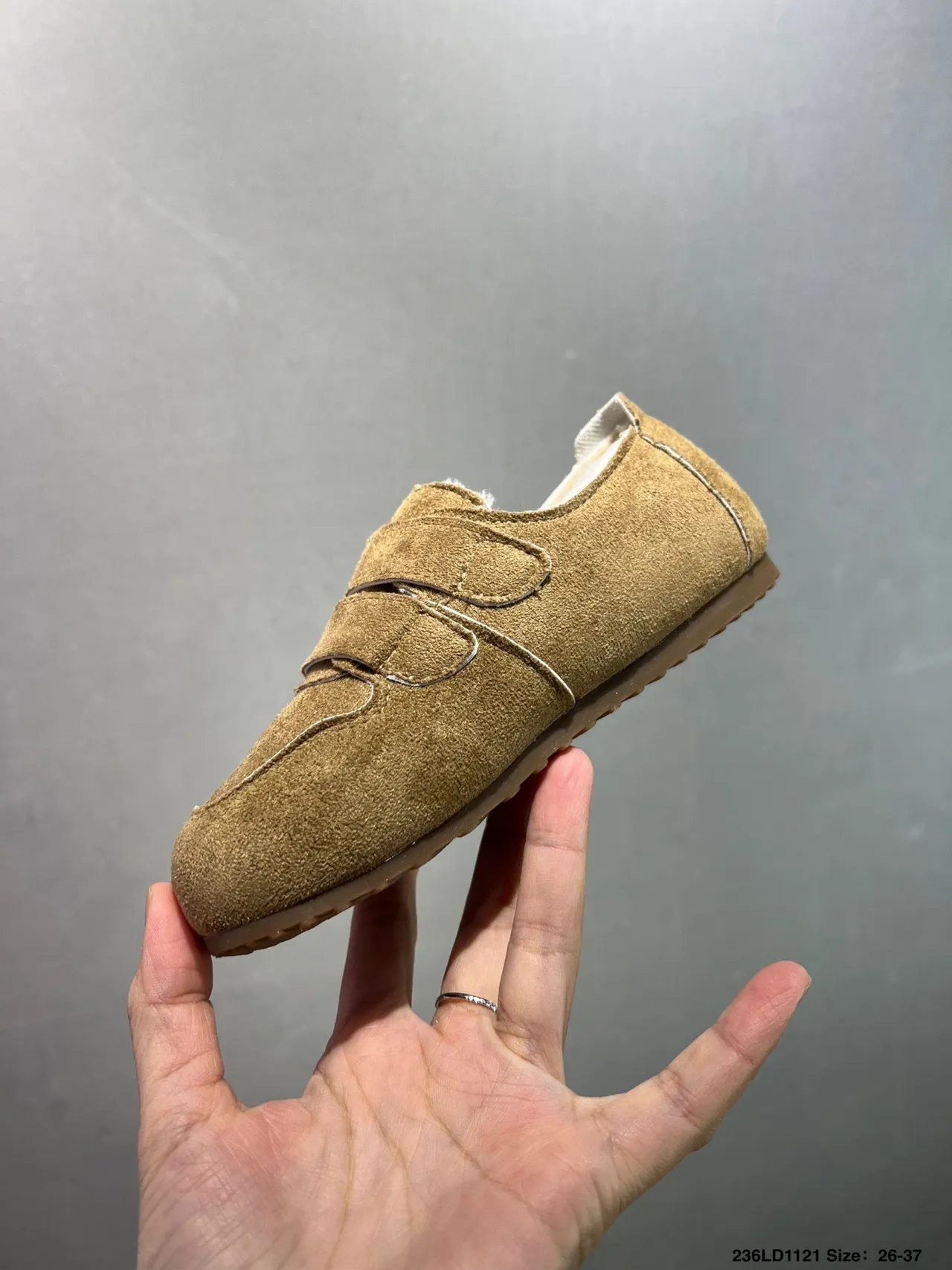 UGG Sapatos casuais bege marrom suede superior com alças velcro duplas 11
