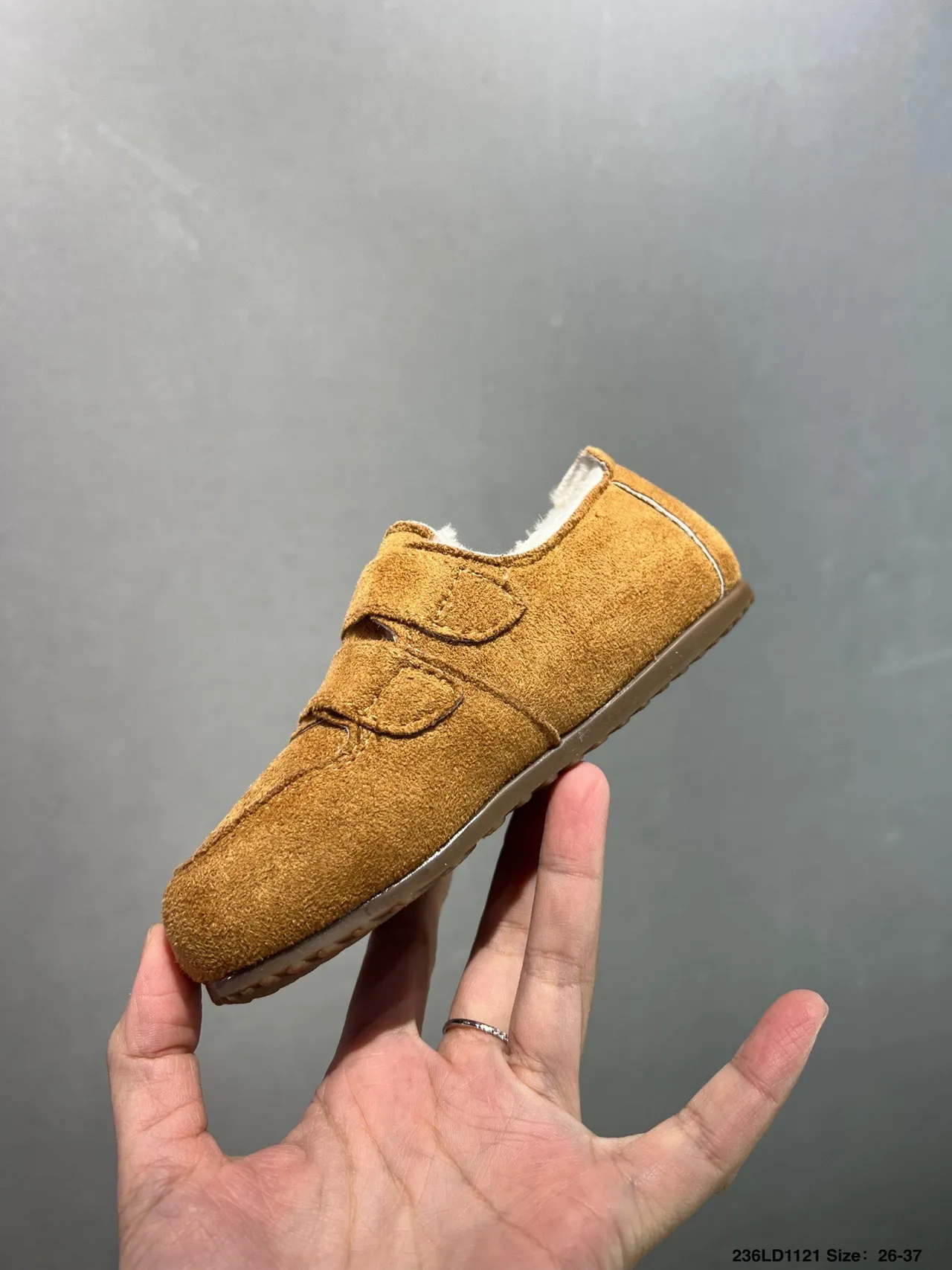UGG Sapatos casuais bege marrom suede superior com alças velcro duplas 16