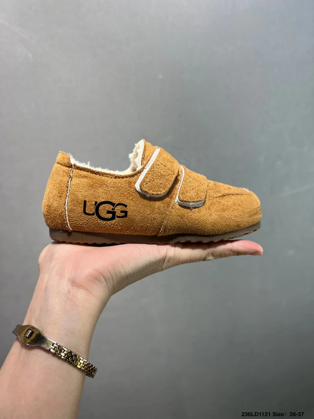 UGG Sapatos casuais bege marrom suede superior com alças velcro duplas 17