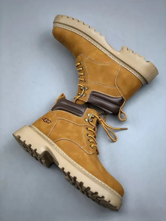 UGG बेज ब्राउन सूड उपर पैडेड कॉलर वर्क बूट 3