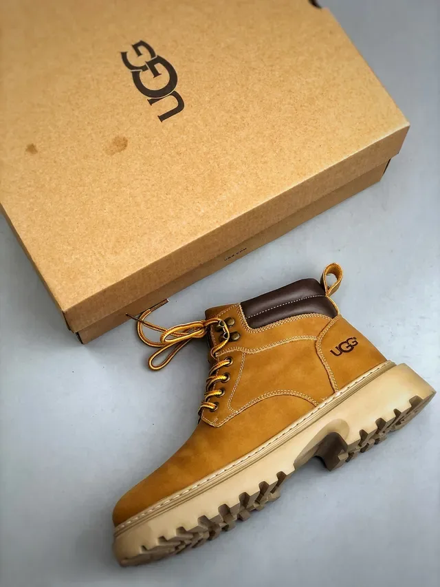 UGG बेज ब्राउन सूड उपर पैडेड कॉलर वर्क बूट 5