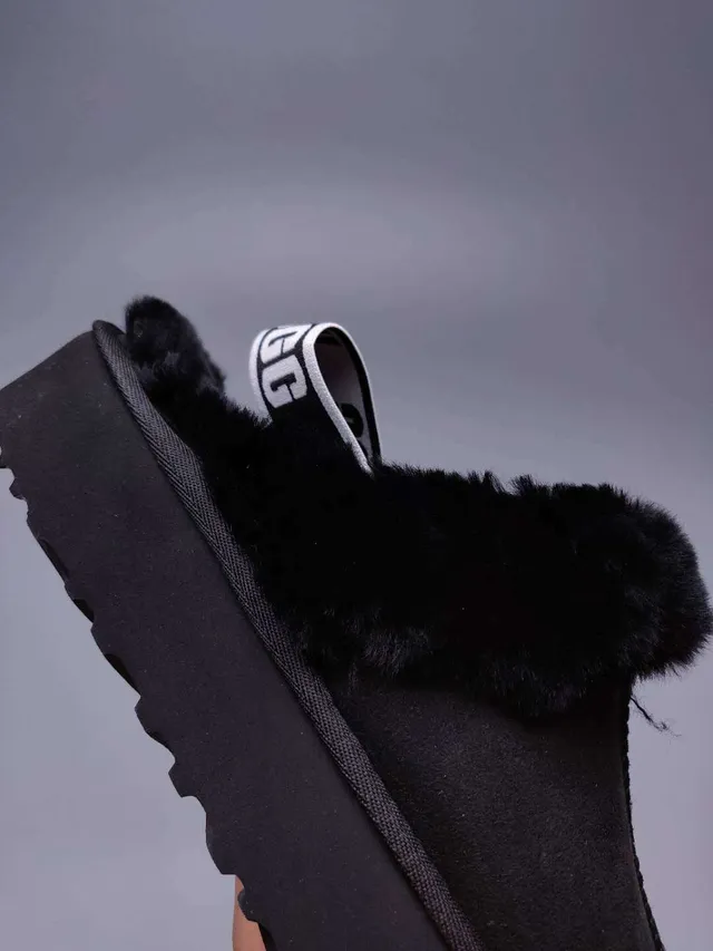 UGG حذاء كاجوال أسود مع منصة أسود وحاشية شيرلينج فروي 2