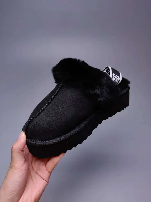 UGG حذاء كاجوال أسود مع منصة أسود وحاشية شيرلينج فروي 4