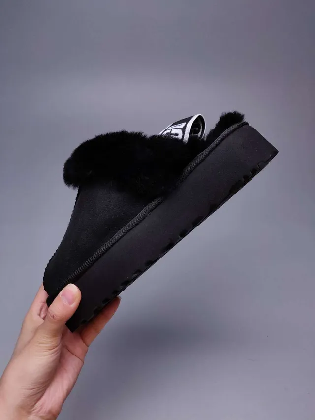 UGG حذاء كاجوال أسود مع منصة أسود وحاشية شيرلينج فروي 7