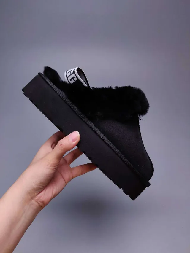 UGG حذاء كاجوال أسود مع منصة أسود وحاشية شيرلينج فروي 8