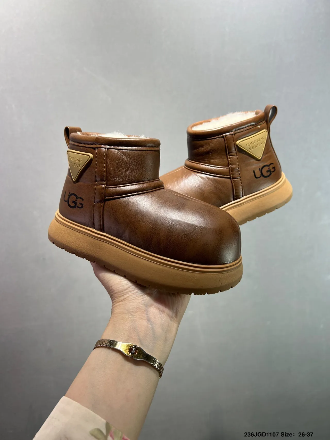 UGG Brown Beige Shearling-Lined Rounded-Toe Snow Boots 9