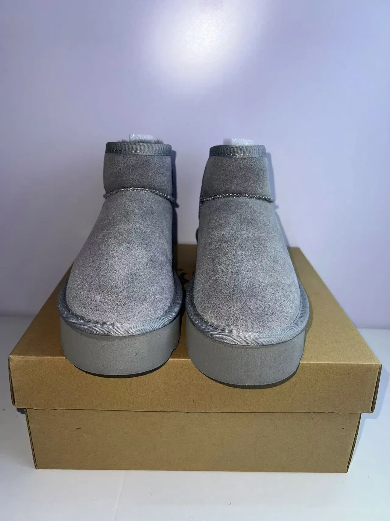 UGG Classic Mini Bottes de Neige Plateforme Daim Gris 3
