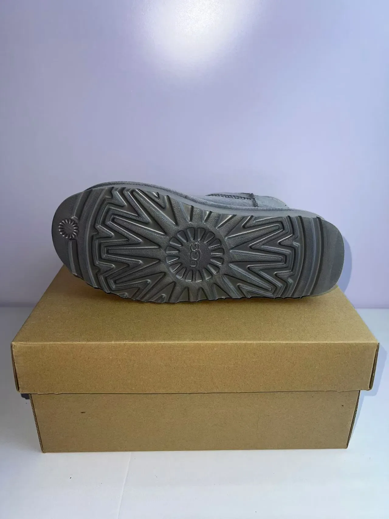UGG Classic Mini Bottes de Neige Plateforme Daim Gris 4