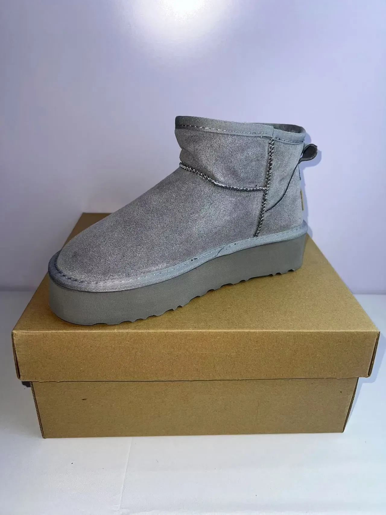 UGG Classic Mini Bottes de Neige Plateforme Daim Gris 5