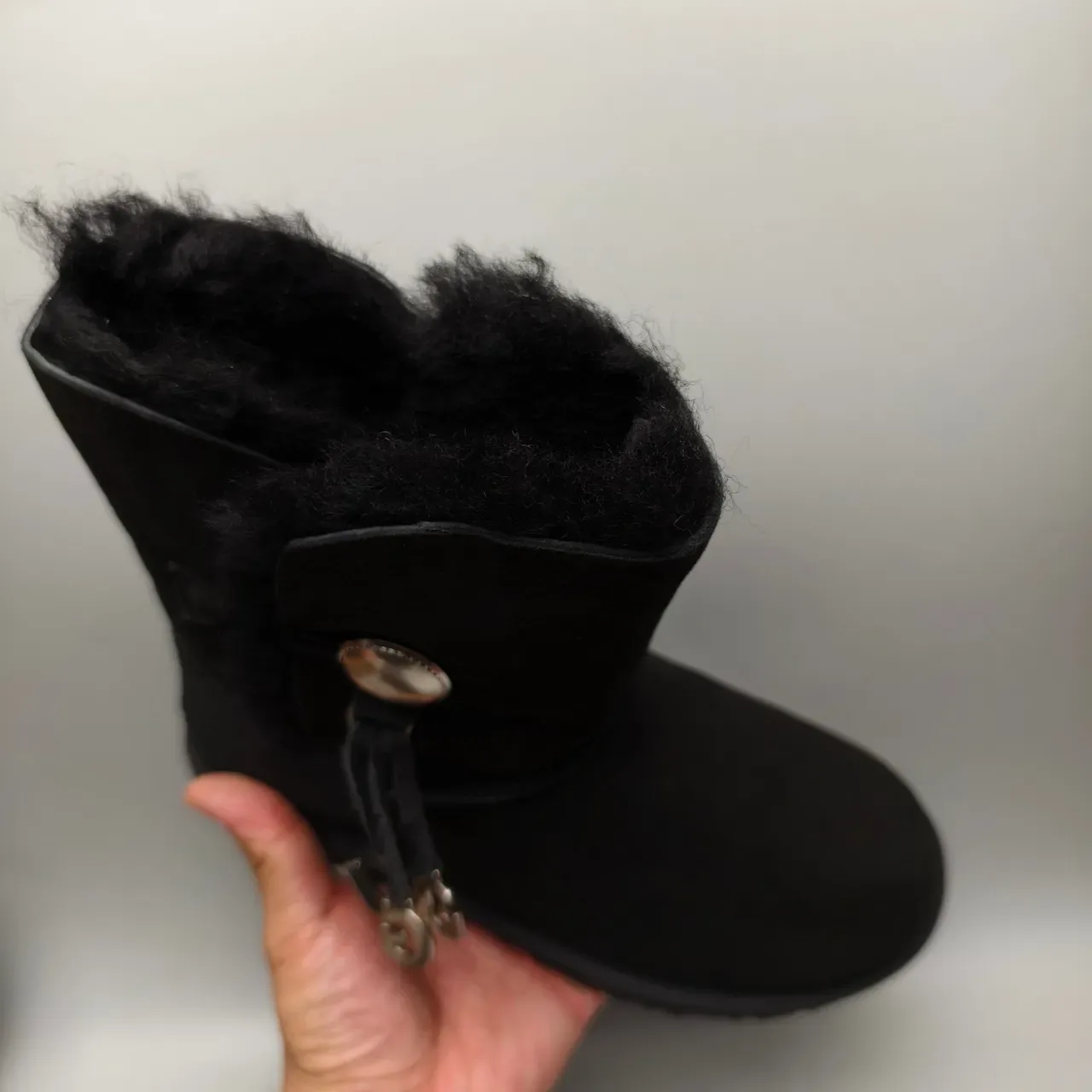 UGG Classic Short কালো সুয়েড শিয়ারলিং লাইন্ড টগল স্নো বুট 3