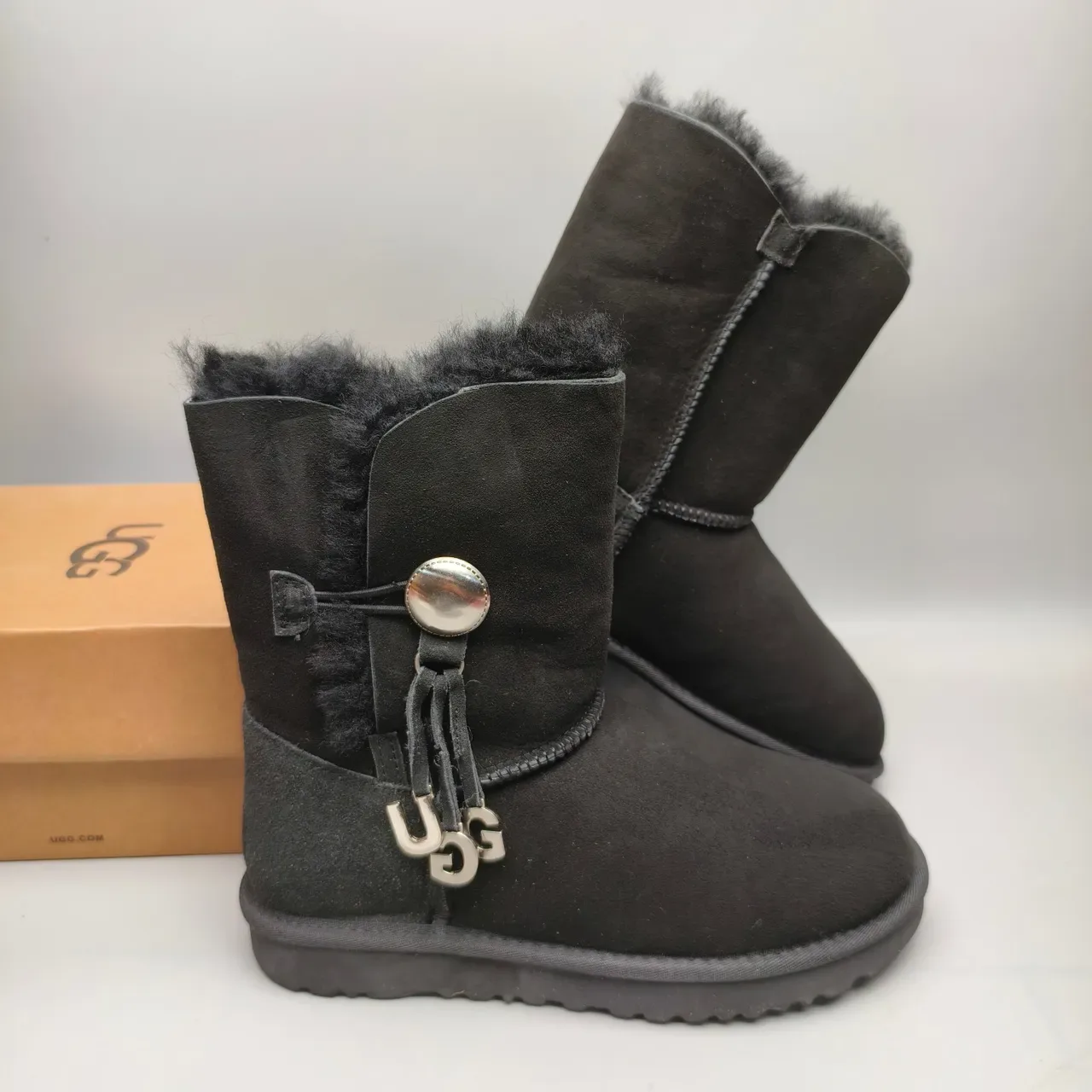 UGG Classic Short কালো সুয়েড শিয়ারলিং লাইন্ড টগল স্নো বুট 5