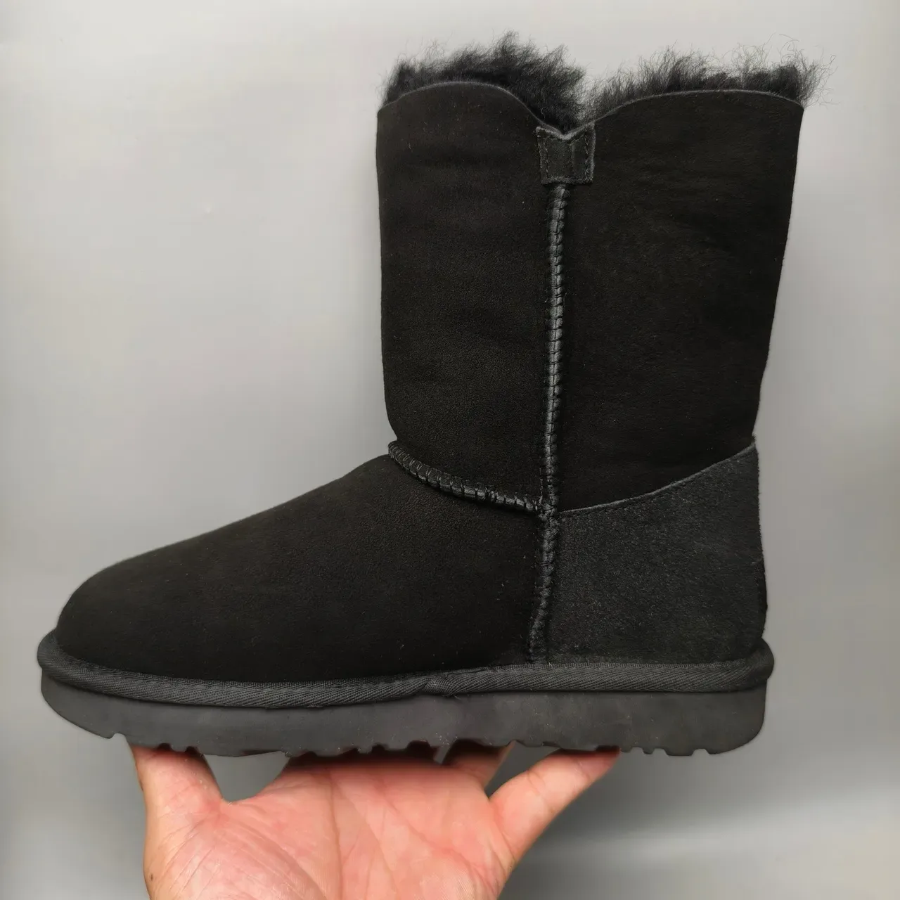 UGG Classic Short কালো সুয়েড শিয়ারলিং লাইন্ড টগল স্নো বুট 6