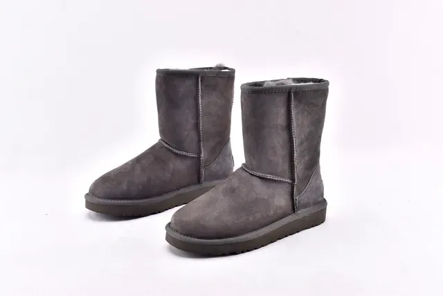 UGG Classic Short কার্বন গ্রে সুয়েড তুষার বুট 2
