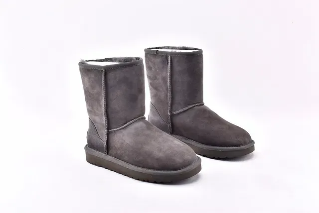 UGG Classic Short কার্বন গ্রে সুয়েড তুষার বুট 9