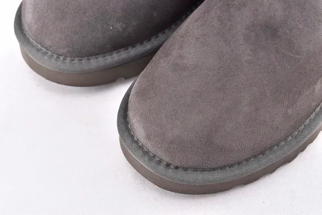 UGG Classic Short কার্বন গ্রে সুয়েড তুষার বুট 10