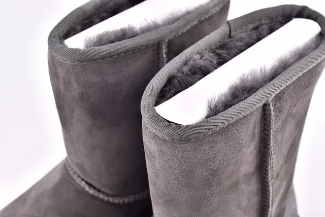 UGG Classic Short কার্বন গ্রে সুয়েড তুষার বুট 11