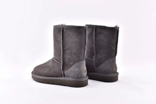 UGG Classic Short কার্বন গ্রে সুয়েড তুষার বুট 14
