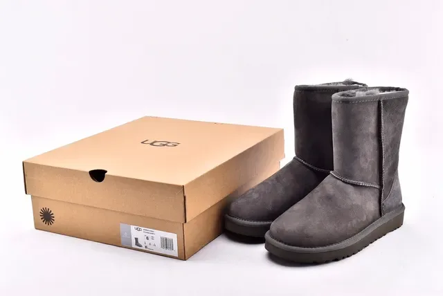 UGG Classic Short কার্বন গ্রে সুয়েড তুষার বুট 15