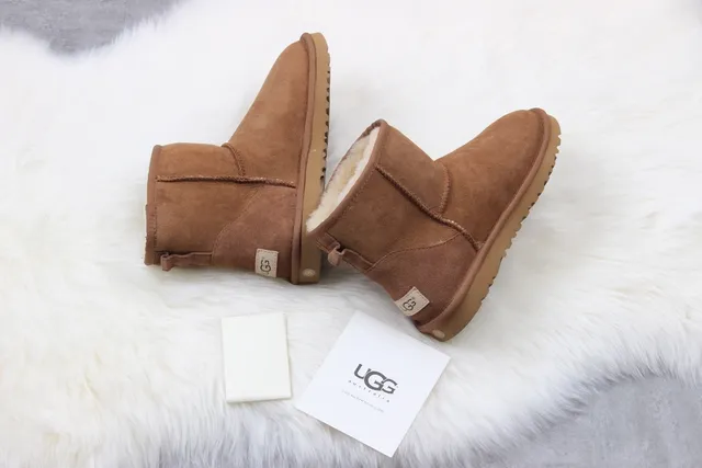 UGG Classic Short Chestnut Suede Shearling-Lined Snow Boots 4