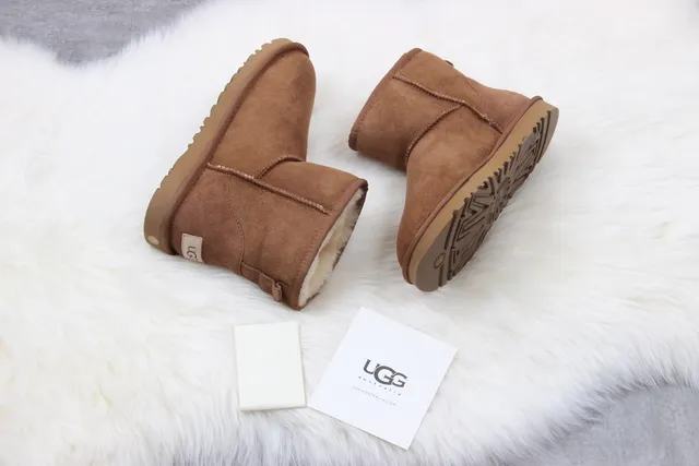 UGG Classic Short Chestnut Suede Shearling-Lined Snow Boots 6