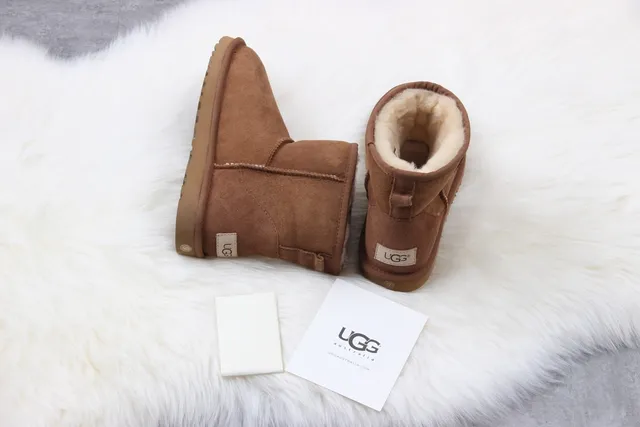 UGG Classic Short Chestnut Suede Shearling-Lined Snow Boots 7