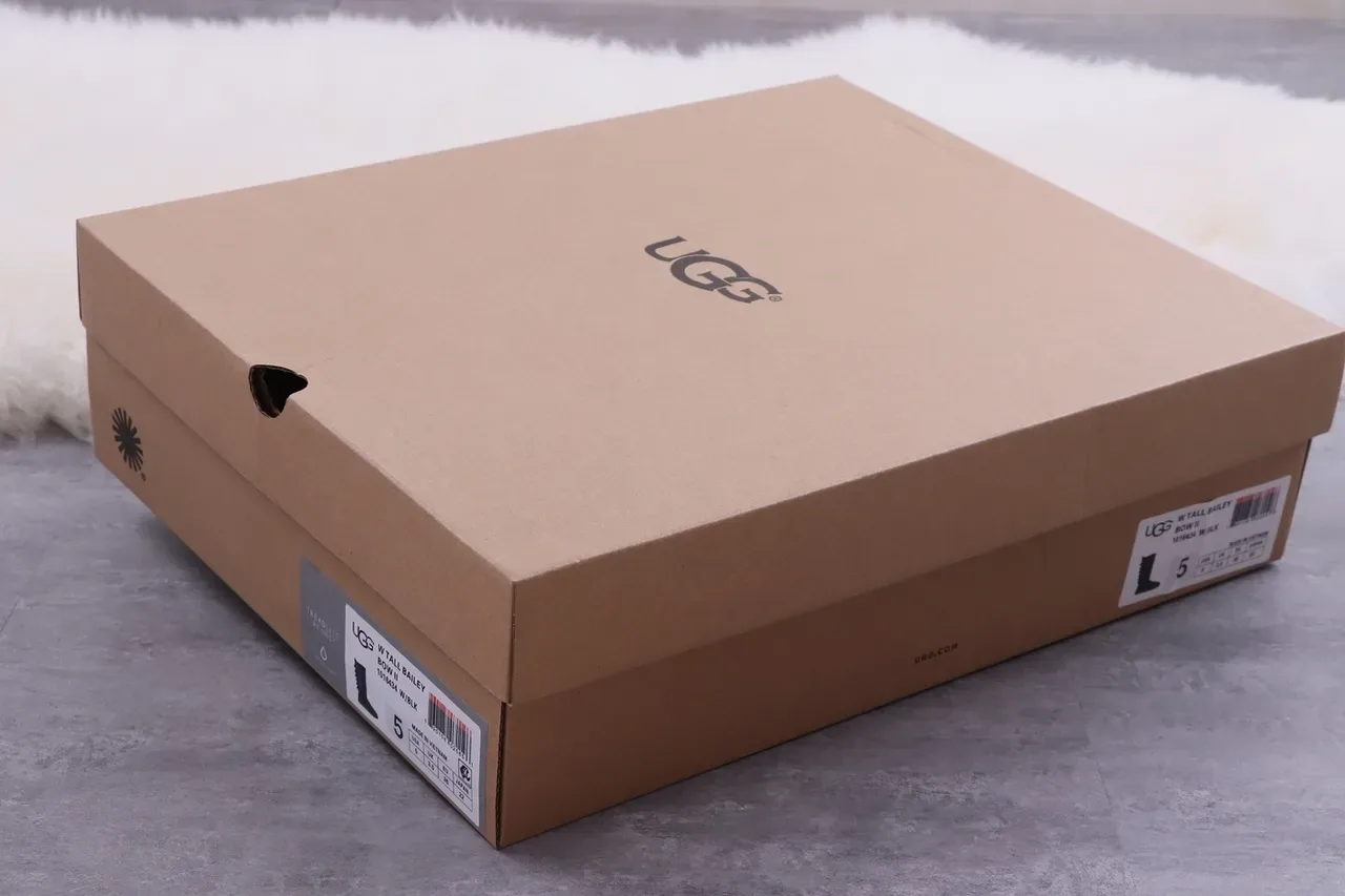 UGG Classic Tall Botas de rodilla negras con lazo 2