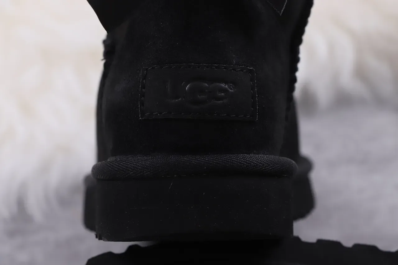 UGG Classic Tall Botas de rodilla negras con lazo 3