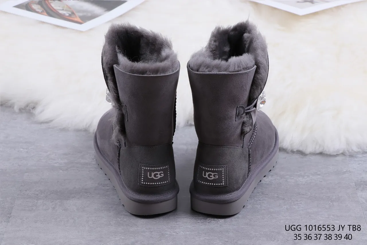 UGG Gray Shearling-Lined Suede Upper Snow Boots 8
