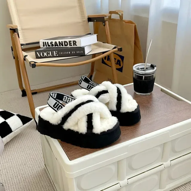 UGG तास्मान أحذية منزلية منصة سوداء وبيضاء شيرلينج 2