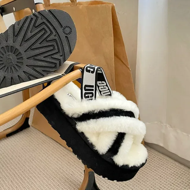 UGG तास्मान أحذية منزلية منصة سوداء وبيضاء شيرلينج 6