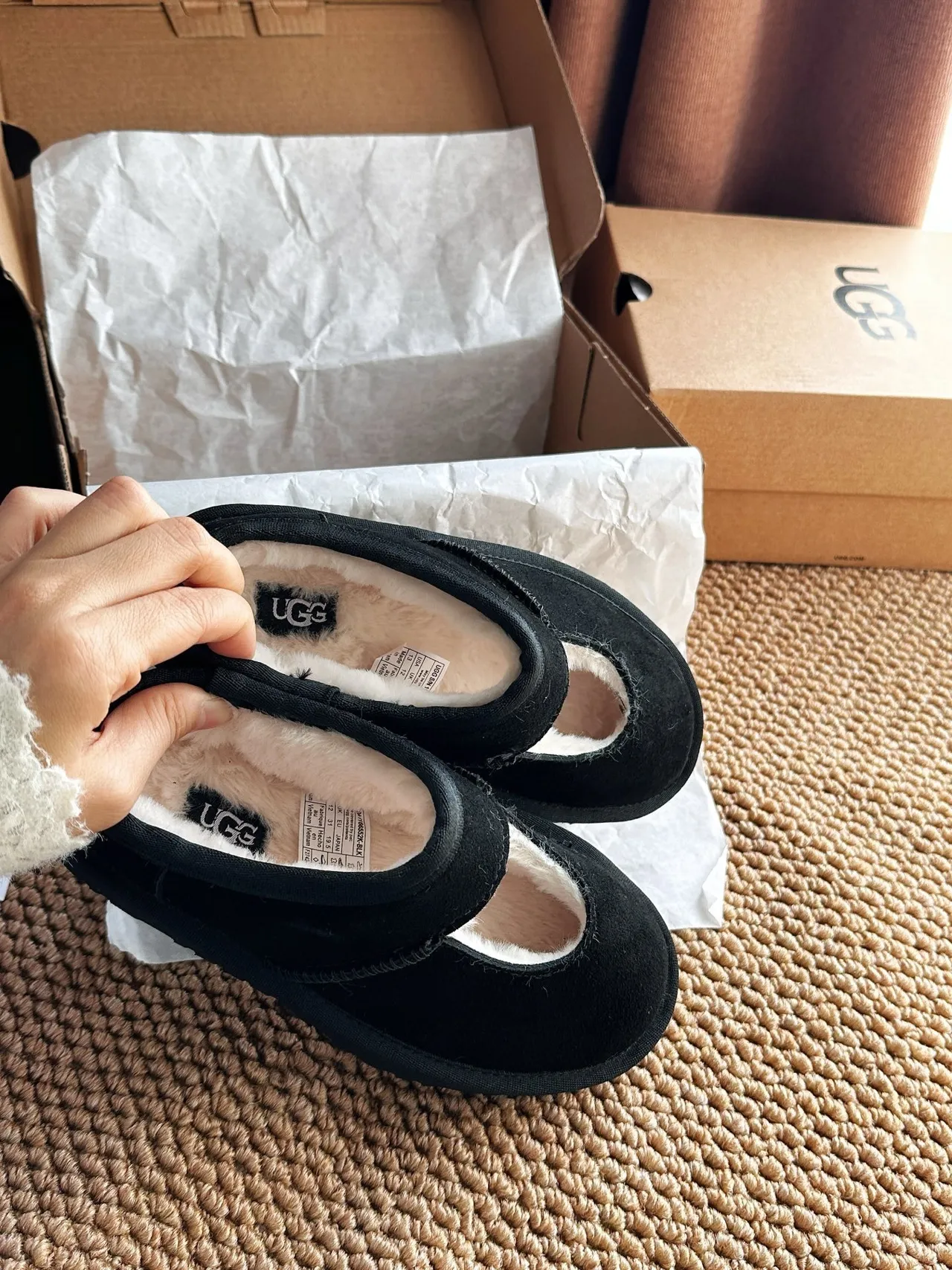 UGG Tasman Preto Bege Suede Upper Shearling-Lined Mary Jane Sapatos 14