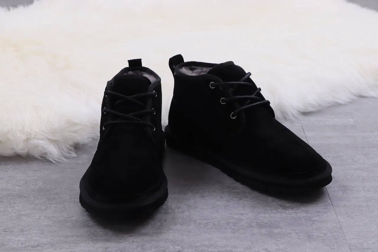 UGG Tasman Botas de tornozelo de camurça preta com forro de pele de carneiro e cadarço 4