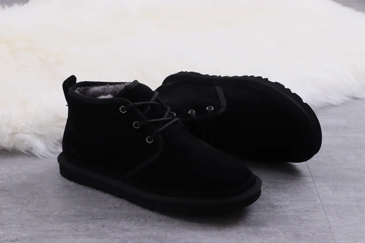 UGG Tasman Botas de tornozelo de camurça preta com forro de pele de carneiro e cadarço 5