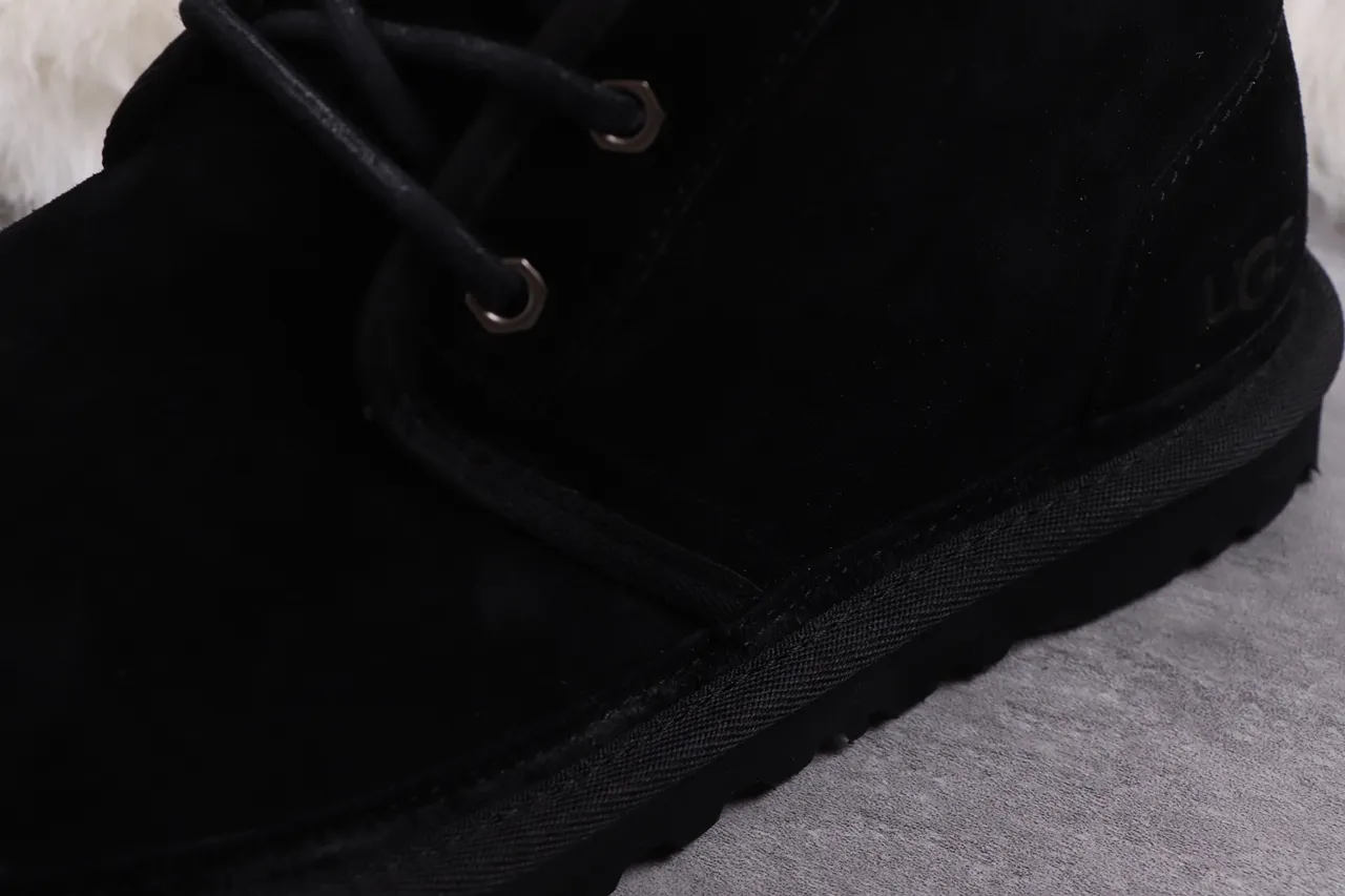 UGG Tasman Botas de tornozelo de camurça preta com forro de pele de carneiro e cadarço 8