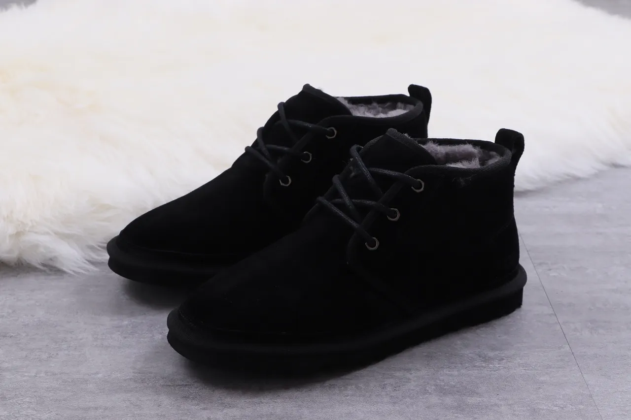 UGG Tasman Botas de tornozelo de camurça preta com forro de pele de carneiro e cadarço 9