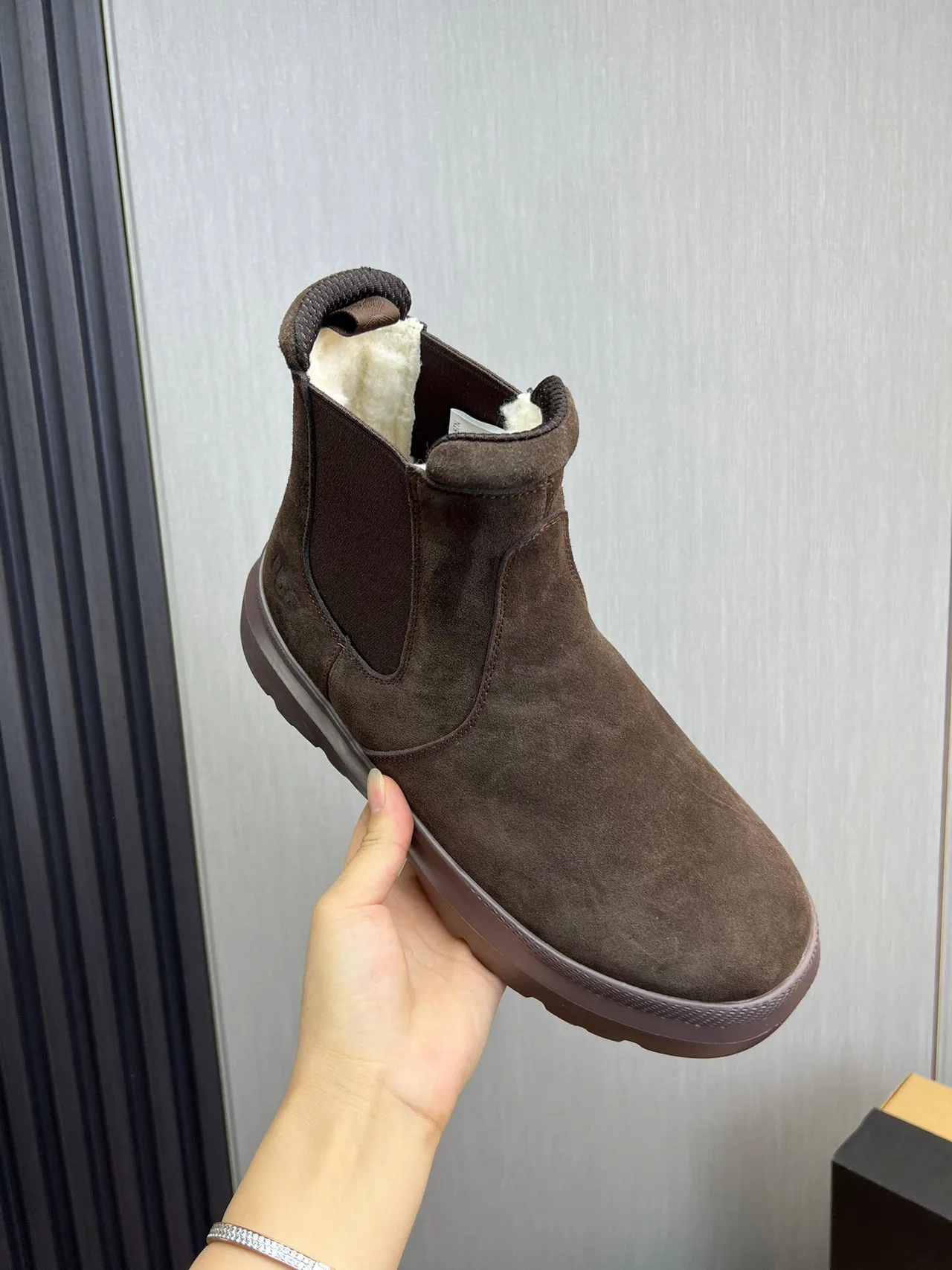 UGG टास्मन भूरा सूड चेलसी बूट्स 7