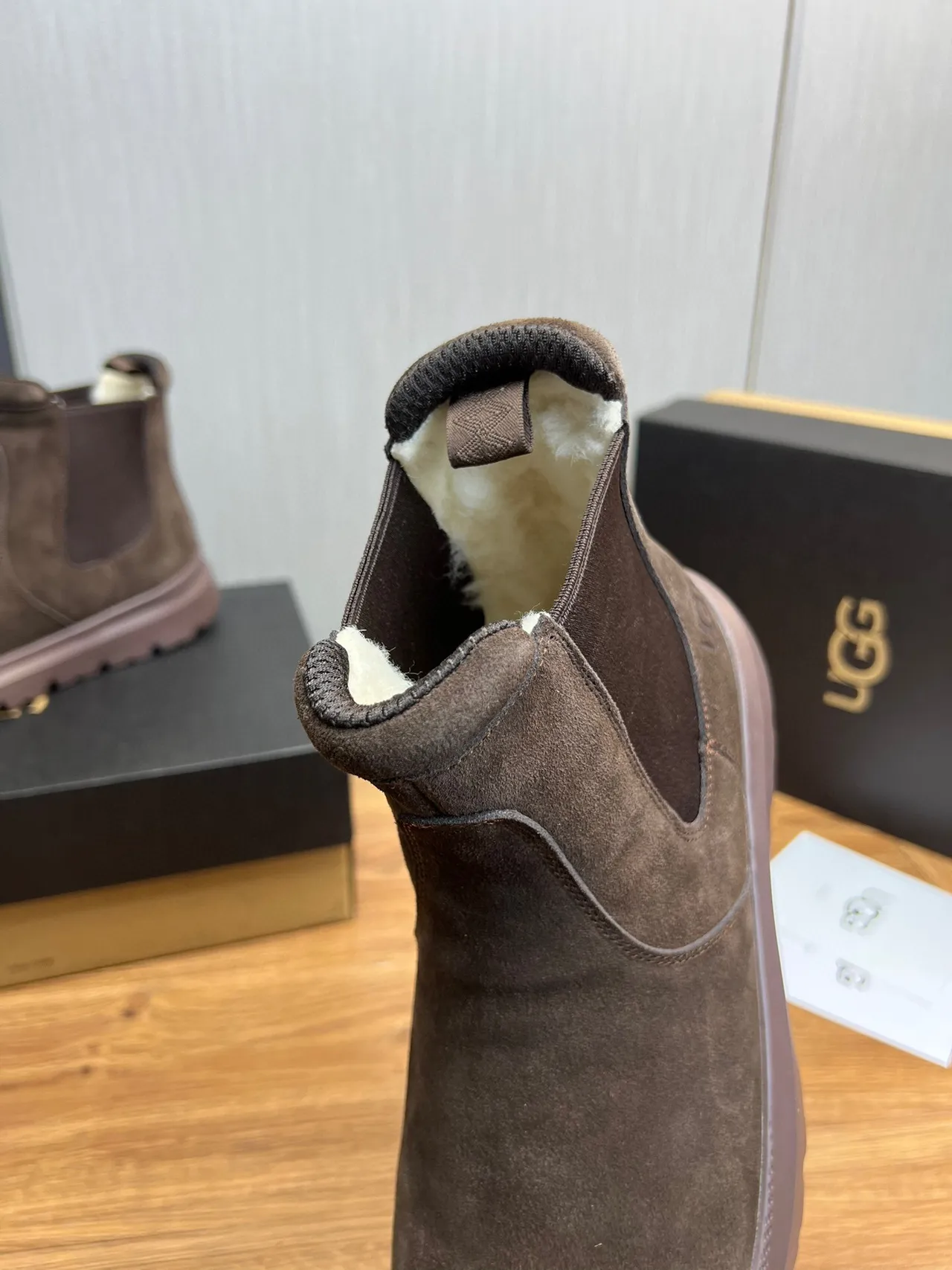 UGG टास्मन भूरा सूड चेलसी बूट्स 8