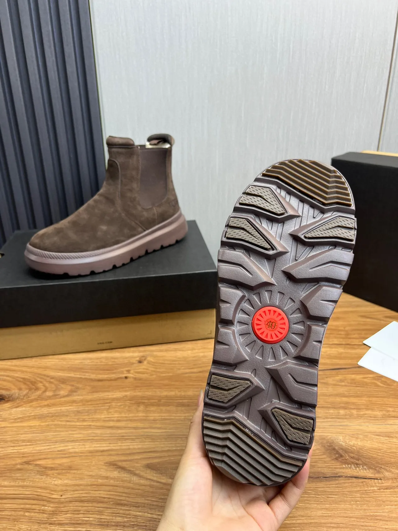 UGG टास्मन भूरा सूड चेलसी बूट्स 9