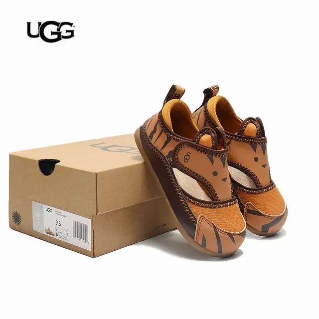 UGG Tasman أحذية ماري جين للأطفال مغلقة بالحزام 8