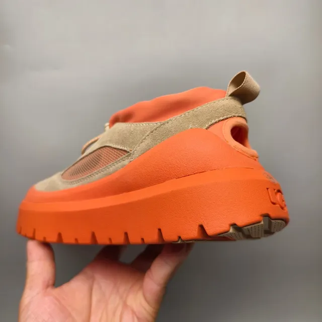 UGG Tasman برتقالي و بيج سليب أون تشونكي سنيكرز 4
